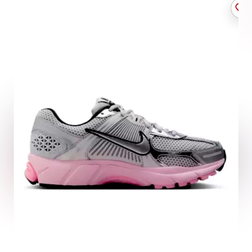 Nike Women's Sneakers pink/silver Vomero 5